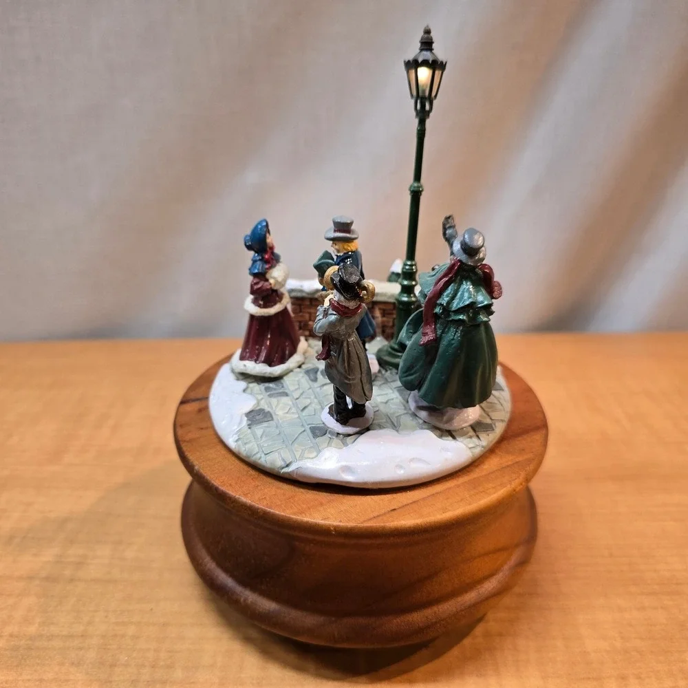 Department 56 Heritage Village Lighted Music Box 